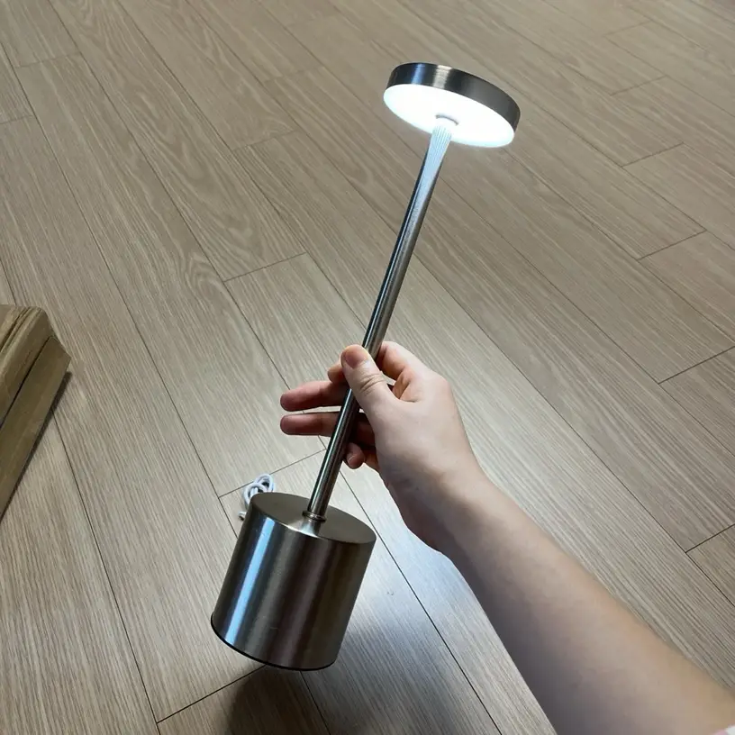 Luminária de Mesa Recarregável Sem Fio - Casare